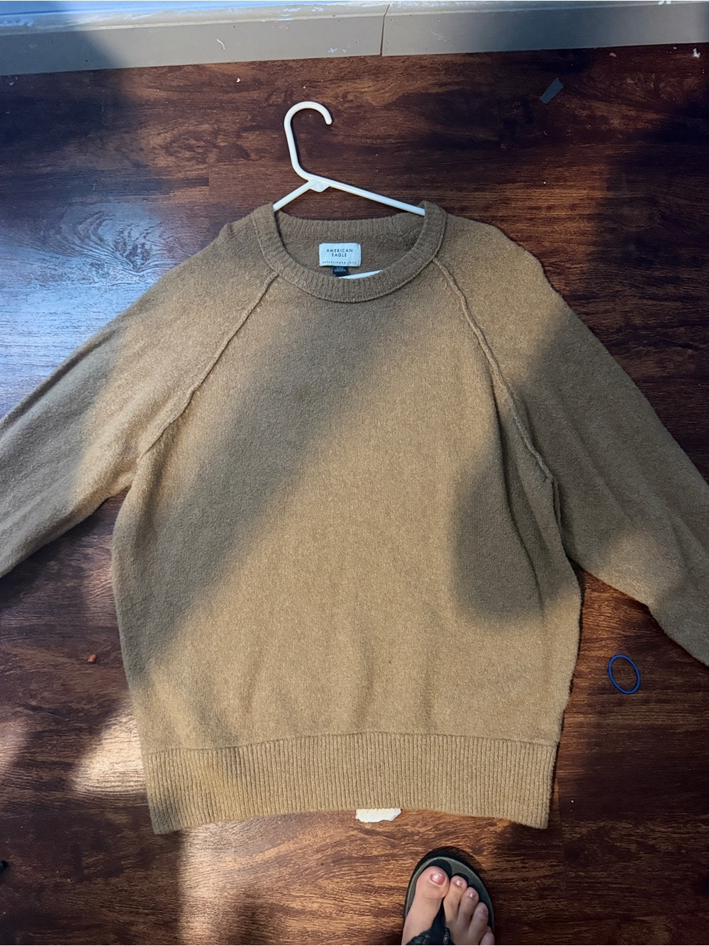 American Eagle Outfitters women’s Crewneck Sweater in Camel/brown - Picture 3 of 3